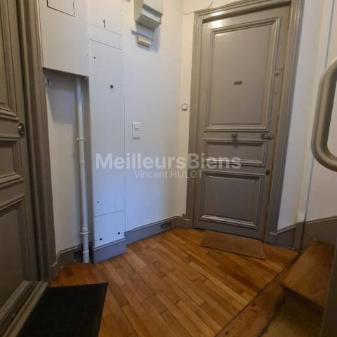 Grand deux pièces avec un magnifique potentiel