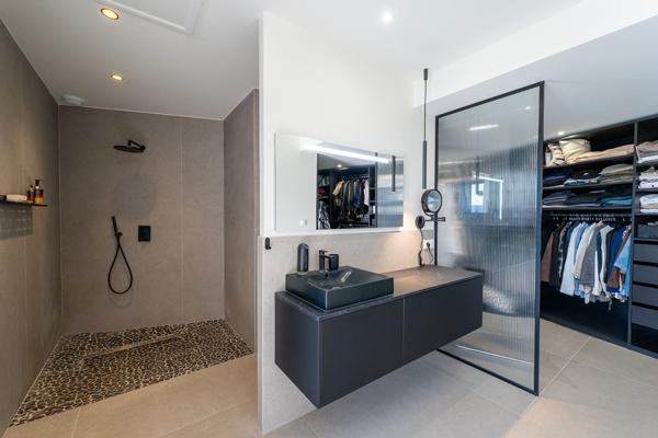 VILLA CONTEMPORAINE DE PRESTIGE : 256m² sur parcelle 913m² - Panorama exceptionnel sur la Vallée du Rhône