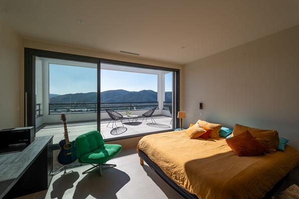 VILLA CONTEMPORAINE DE PRESTIGE : 256m² sur parcelle 913m² - Panorama exceptionnel sur la Vallée du Rhône