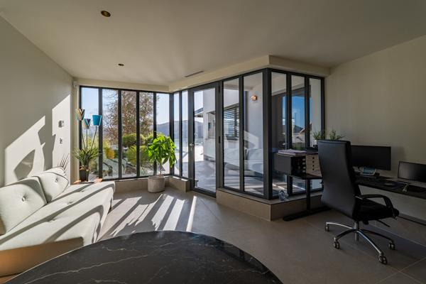 VILLA CONTEMPORAINE DE PRESTIGE : 256m² sur parcelle 913m² - Panorama exceptionnel sur la Vallée du Rhône