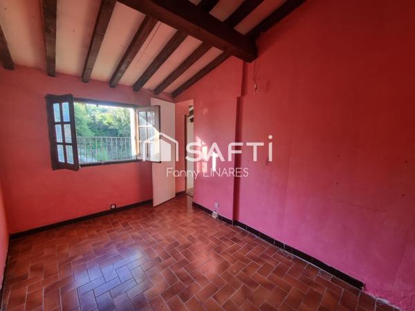 Bien atypique surplombant la rivière, vue Canigo