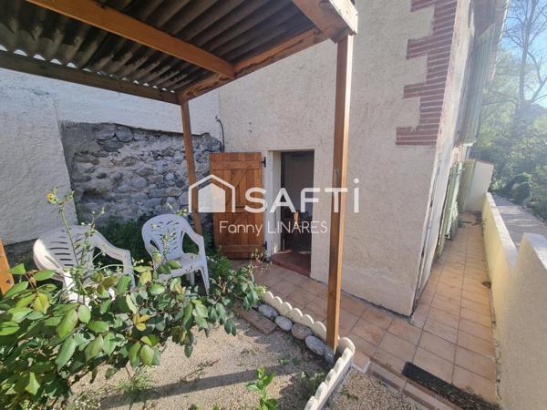 Bien atypique surplombant la rivière, vue Canigo