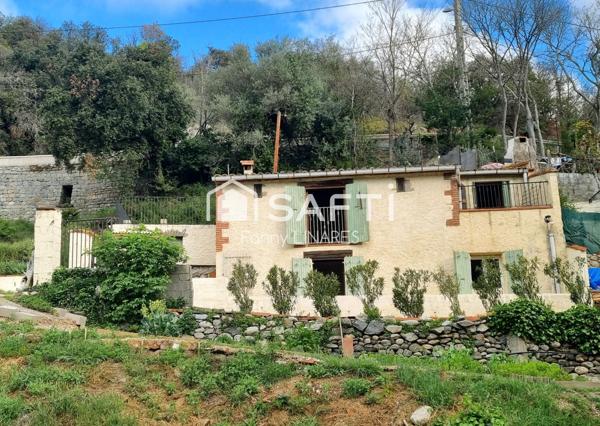 Bien atypique surplombant la rivière, vue Canigo