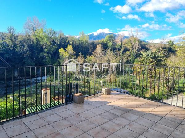 Bien atypique surplombant la rivière, vue Canigo