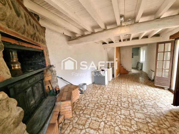 Bien atypique surplombant la rivière, vue Canigo