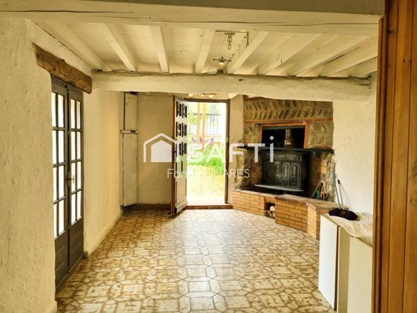 Bien atypique surplombant la rivière, vue Canigo