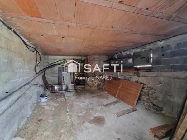 Bien atypique surplombant la rivière, vue Canigo