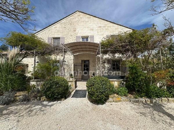 Propriété en pierres composée de 2 habitations à SAINT REMY DE PROVENCE