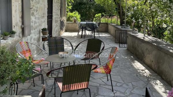 Propriété en pierres composée de 2 habitations à SAINT REMY DE PROVENCE
