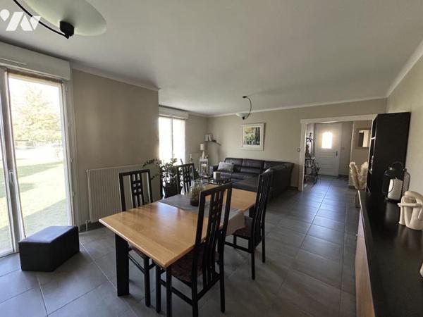 Maison de Plain-pied sur 932 m² de terrain.