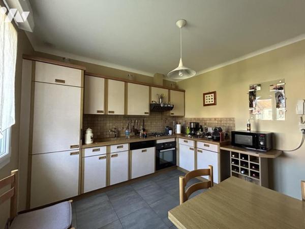 Maison de Plain-pied sur 932 m² de terrain.