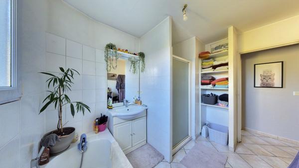 Maison composée de deux appartements, possibilité de division en 4 lots bâtis