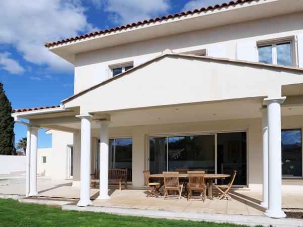 maison de rêve avec piscine (VIDEO 4K SUR DEMANDE)