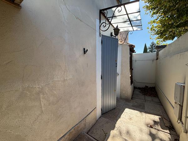 APPARTEMENT T1 28,1M² CLIMATISE ET PARKING ISLE SUR LA SORGUE