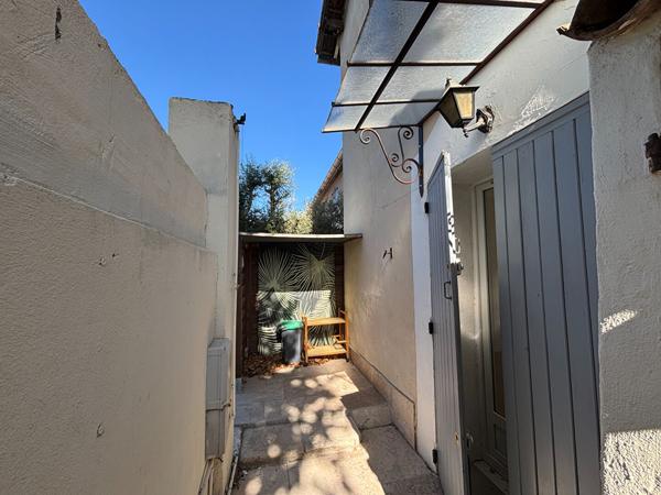 APPARTEMENT T1 28,1M² CLIMATISE ET PARKING ISLE SUR LA SORGUE