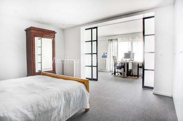 Maison 1950 refaite à neuf au calme, 5 chambres, jardin et garage.