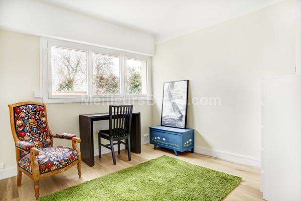 Maison 1950 refaite à neuf au calme, 5 chambres, jardin et garage.