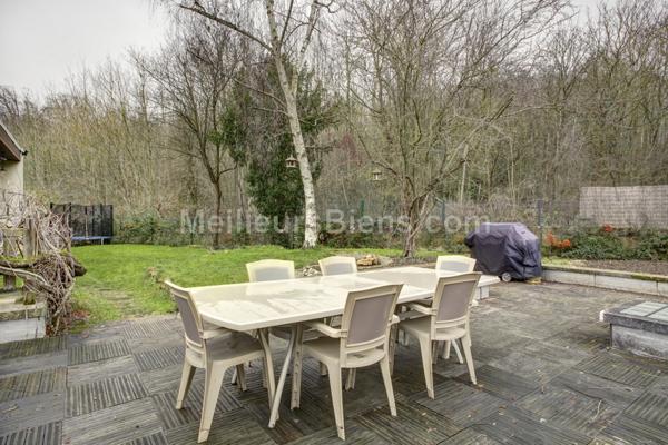 Maison 1950 refaite à neuf au calme, 5 chambres, jardin et garage.