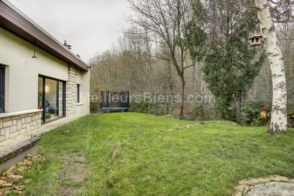 Maison 1950 refaite à neuf au calme, 5 chambres, jardin et garage.