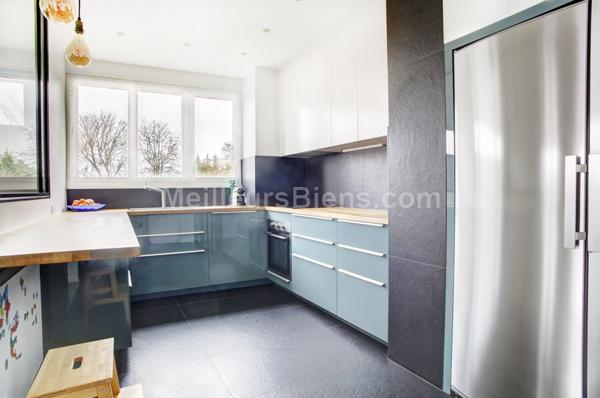 Maison 1950 refaite à neuf au calme, 5 chambres, jardin et garage.