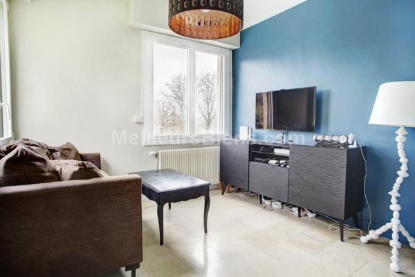 Maison 1950 refaite à neuf au calme, 5 chambres, jardin et garage.