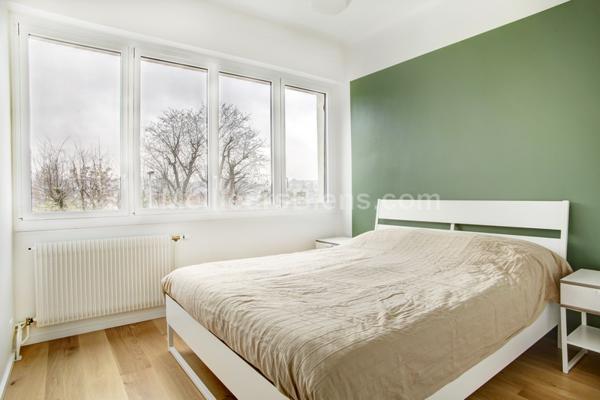 Maison 1950 refaite à neuf au calme, 5 chambres, jardin et garage.