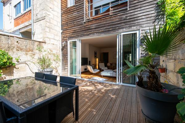 ARCHITECTURE BORDELAISE - 2014 - Maison de ville rénovée avec extérieur - Bordeaux