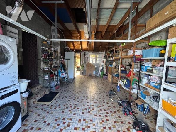 MAISON TRADITIONNELLE RÉNOVÉE - VIE DE PLAIN PIED- FOND D'IMPASSE - LANNILIS

Située en fond ...