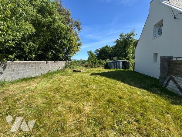MAISON TRADITIONNELLE RÉNOVÉE - VIE DE PLAIN PIED- FOND D'IMPASSE - LANNILIS

Située en fond ...