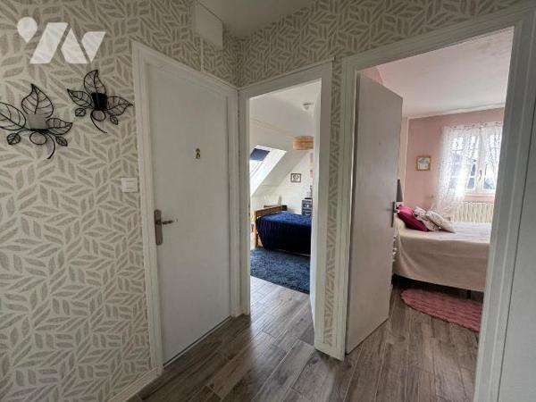 MAISON TRADITIONNELLE RÉNOVÉE - VIE DE PLAIN PIED- FOND D'IMPASSE - LANNILIS

Située en fond ...