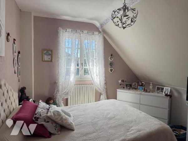 MAISON TRADITIONNELLE RÉNOVÉE - VIE DE PLAIN PIED- FOND D'IMPASSE - LANNILIS

Située en fond ...