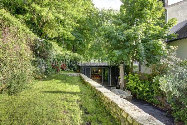 Appartement avec cachet 7 pièces 132 m2 avec terrasse et jardin