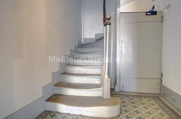 Appartement avec cachet 7 pièces 132 m2 avec terrasse et jardin