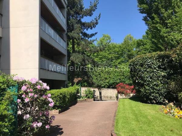 EXCLUSIVITE. 3P AVEC BALCON ET VUE MAGNIFIQUE SUR JARDINS