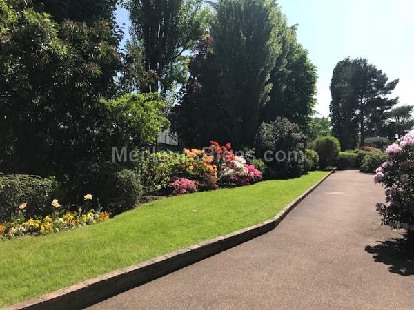 EXCLUSIVITE. 3P AVEC BALCON ET VUE MAGNIFIQUE SUR JARDINS