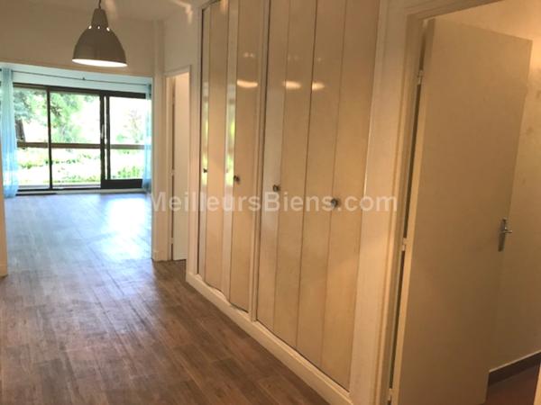 EXCLUSIVITE. 3P AVEC BALCON ET VUE MAGNIFIQUE SUR JARDINS