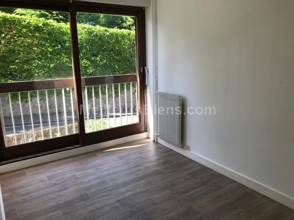 EXCLUSIVITE. 3P AVEC BALCON ET VUE MAGNIFIQUE SUR JARDINS