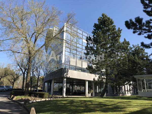 Bureaux à louer à Marcq-en-Baroeul dans parc sécurisé avec restaurant