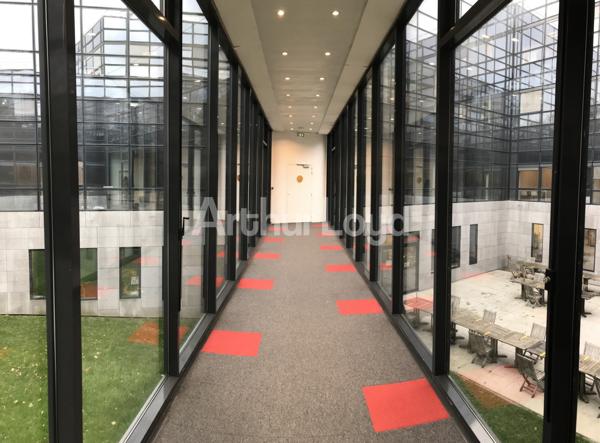 Bureaux à louer à Marcq-en-Baroeul dans parc sécurisé avec restaurant