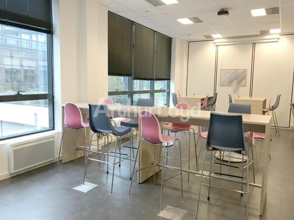 Bureaux à louer à Marcq-en-Baroeul dans parc sécurisé avec restaurant