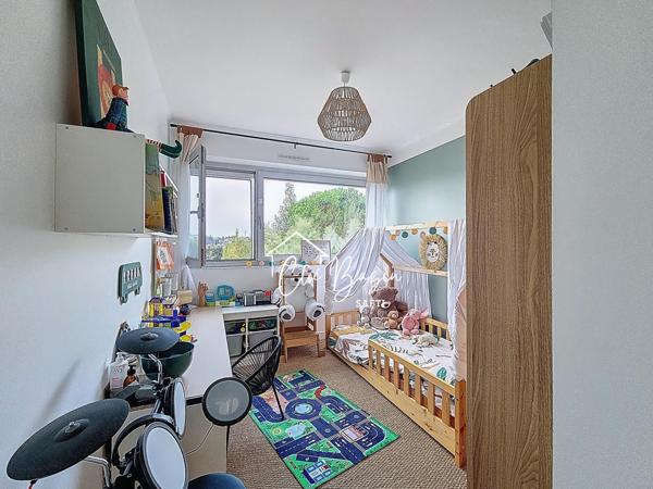 Appartement T4 de 80 m² entièrement rénové avec balcon et cave à Cenon