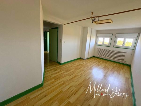 Maison à LA GUICHE, 71220 - 9 pièces 231m²