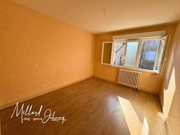 Maison à LA GUICHE, 71220 - 9 pièces 231m²