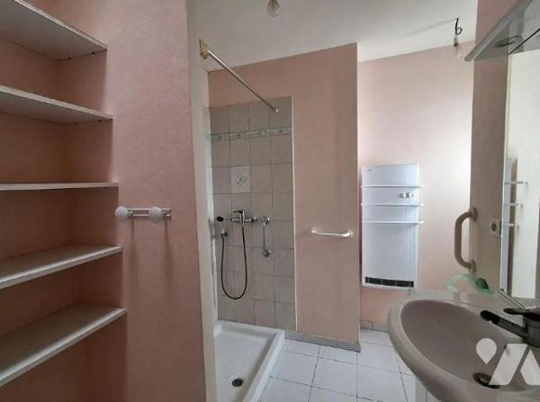 Bâtisse de caractère à rénover de 164m² à Coëx