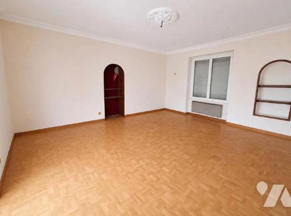 Bâtisse de caractère à rénover de 164m² à Coëx