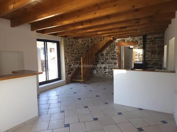 Location                                                      Maison de village
                        
                     2 pièces                      64 m2                     à Goudelin