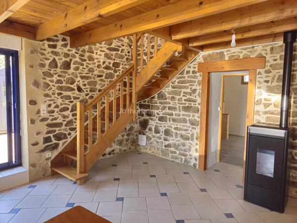 Location                                                      Maison de village
                        
                     2 pièces                      64 m2                     à Goudelin