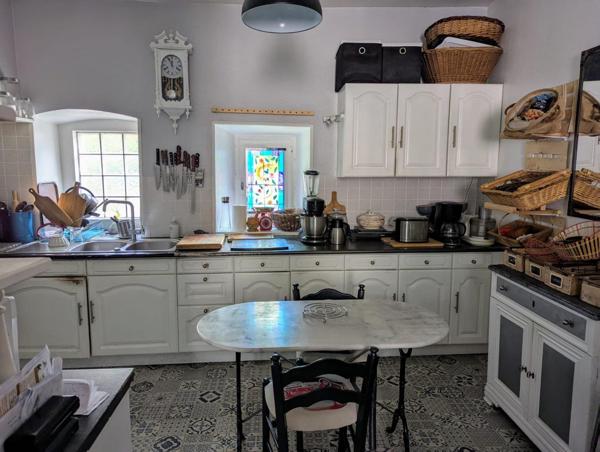 Jolie maison de ville sur deux niveaux, au calme, au Monastère