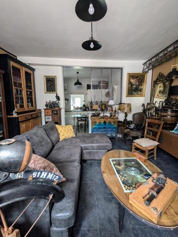 Jolie maison de ville sur deux niveaux, au calme, au Monastère