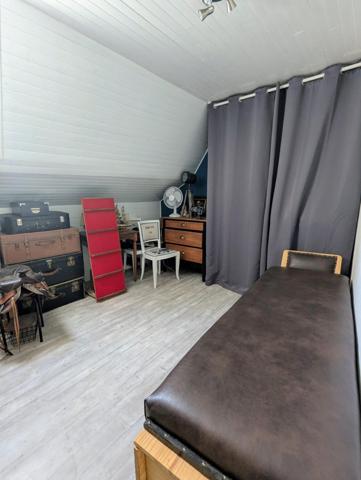 Jolie maison de ville sur deux niveaux, au calme, au Monastère